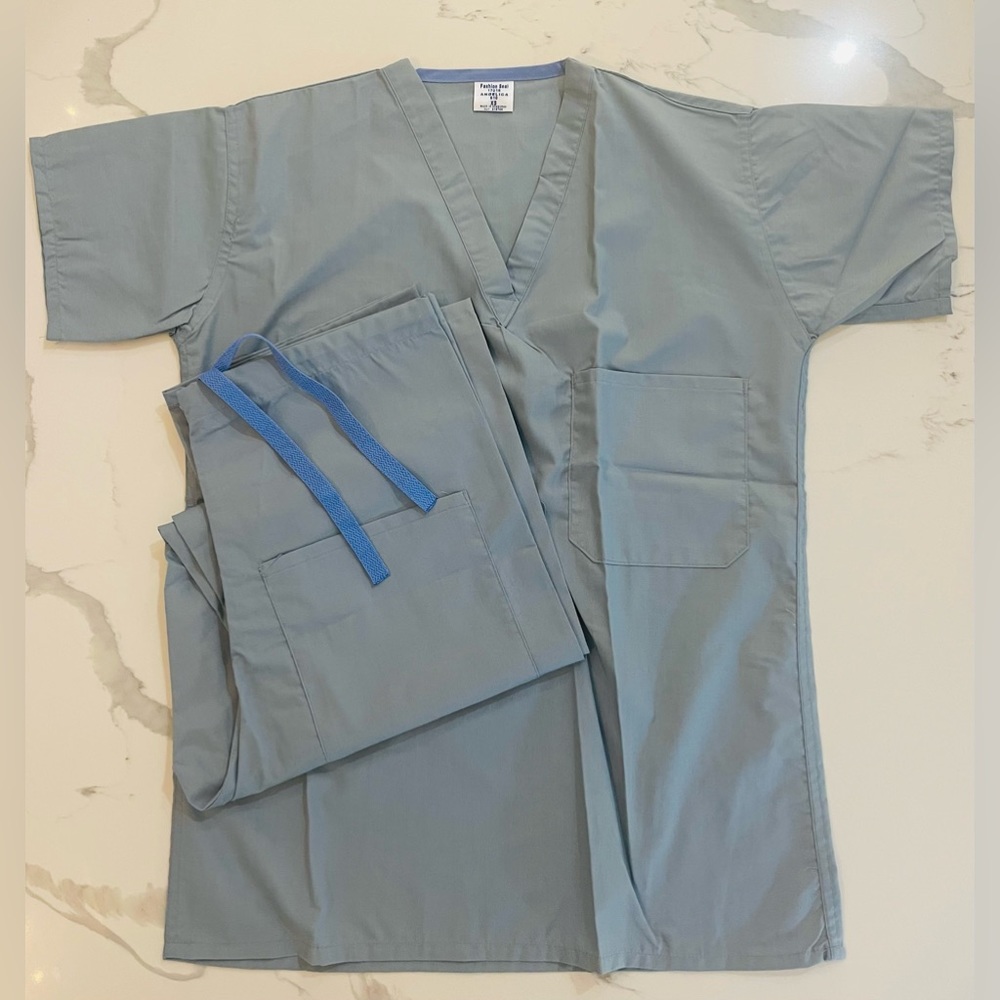 Gray women’s scrubs, x-small
